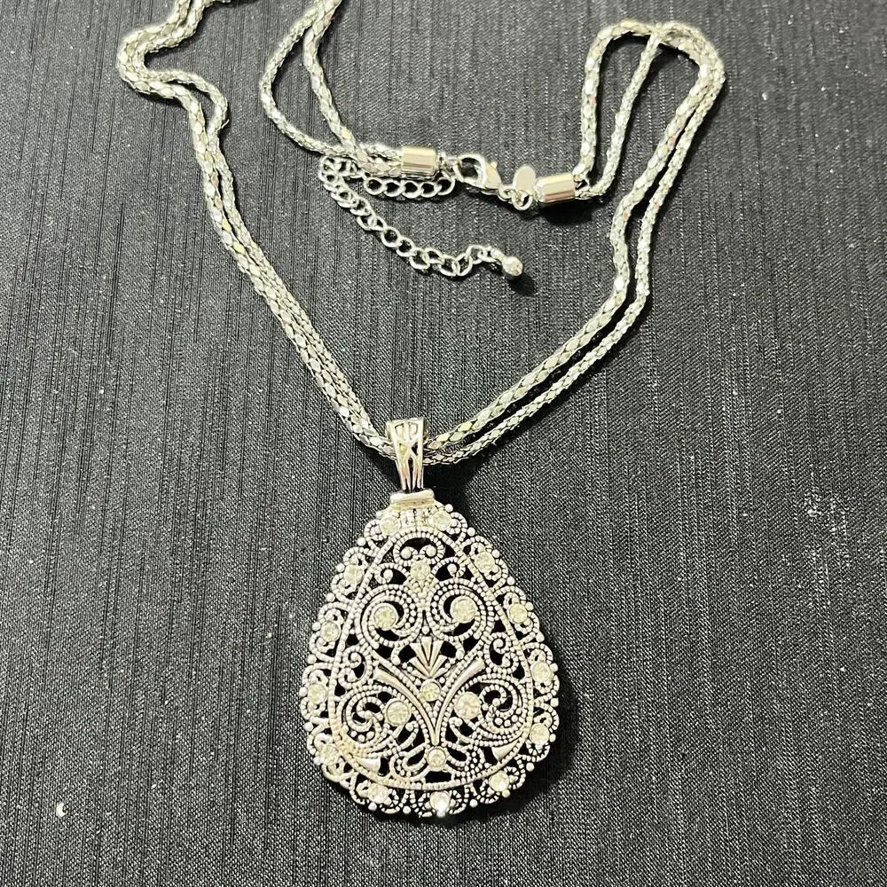 Vintage Silvertone Marcasite Teardrop filigree Necklace Clear Rhinestones 16-19